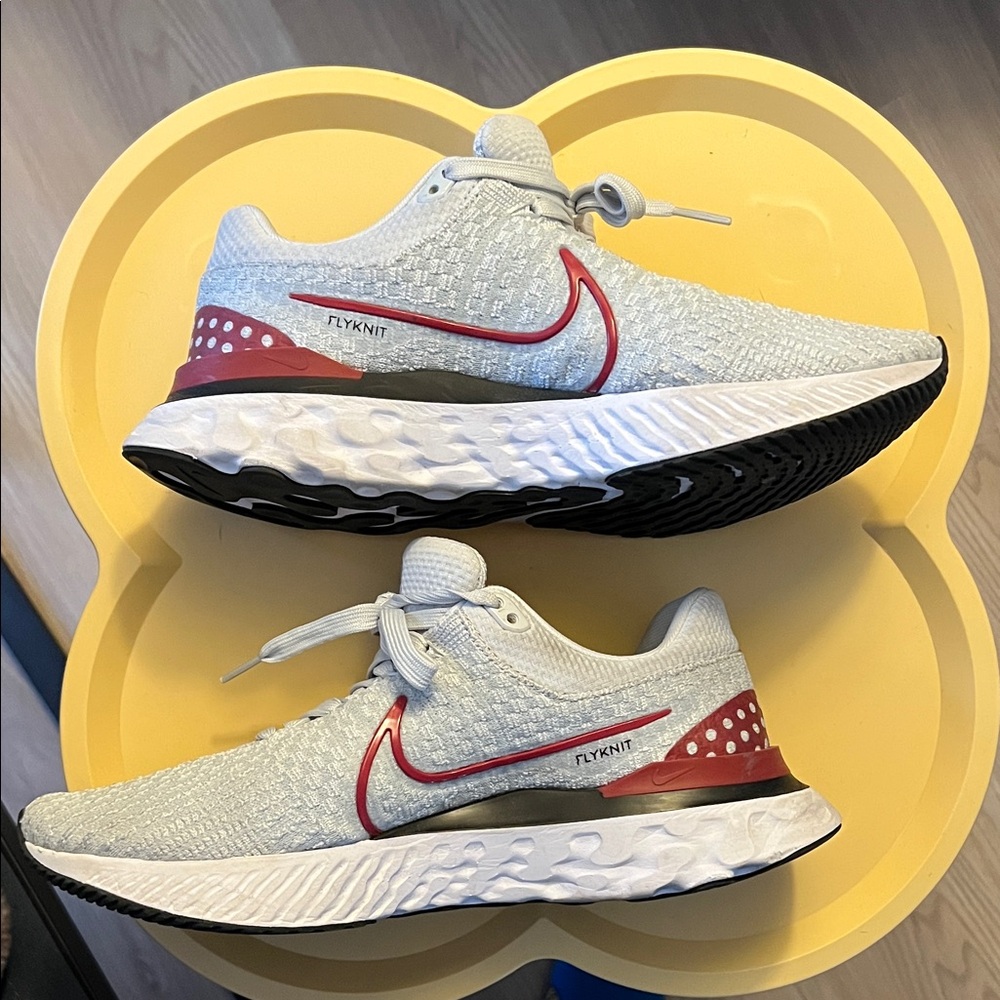 Nike Flyknit Sneakers - White and Red